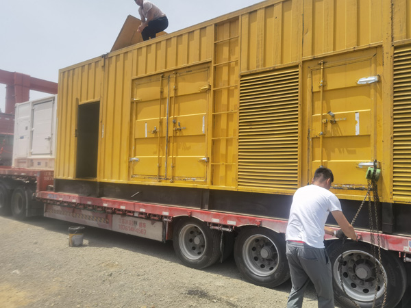巩留除了负载情况和发动机维护，还有哪些因素会影响 200kw 柴油发电机的油耗？