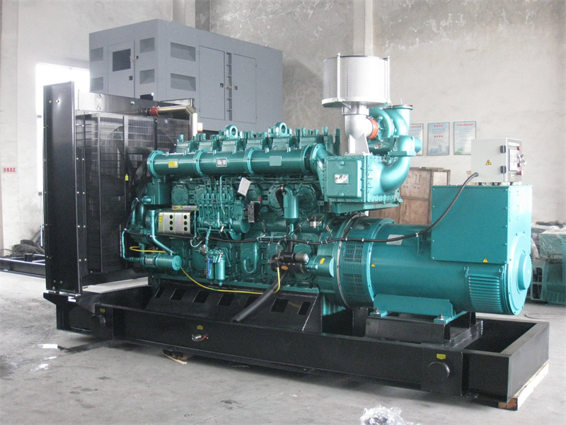 巩留200KW 柴油发电机的油耗是多少?